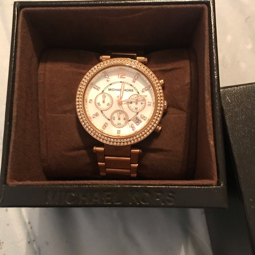 Women’s “Michael Kors” Watch😍 - Picture 2 of 2